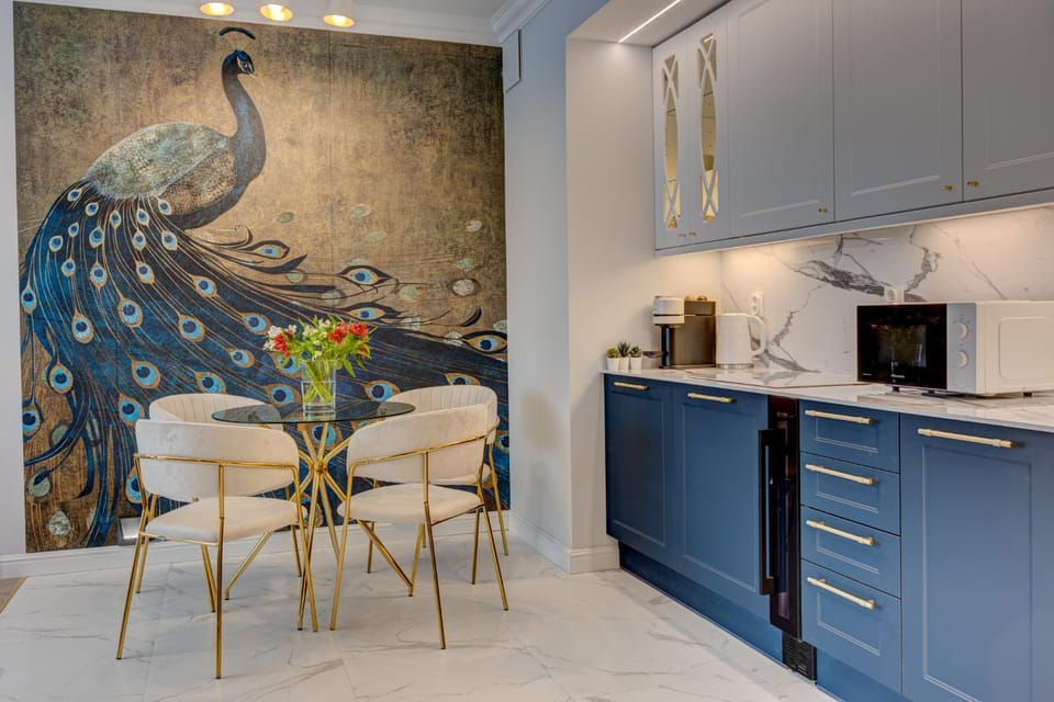 Coffee/tea facilities, Kitchen or kitchenette, Decorative detail, Dining area, minibar