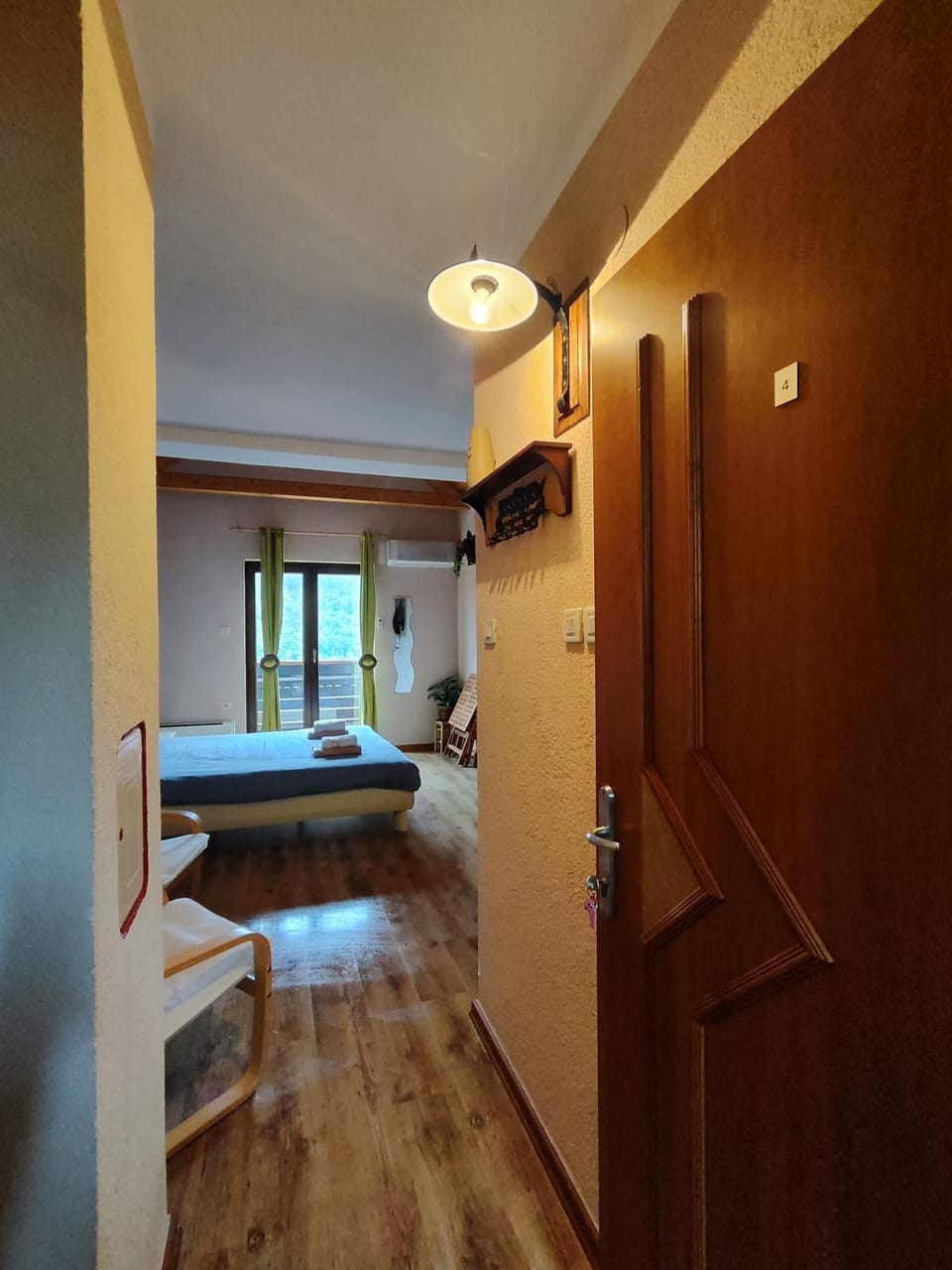 Bed, TV and multimedia, Photo of the whole room, Bedroom