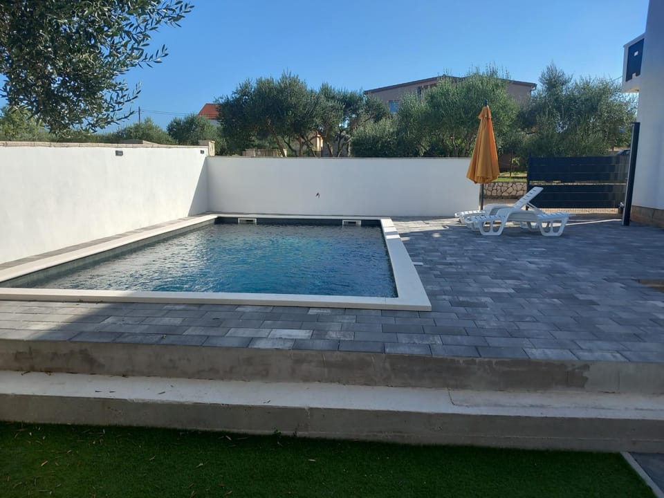 Garden, Swimming pool, Swimming pool