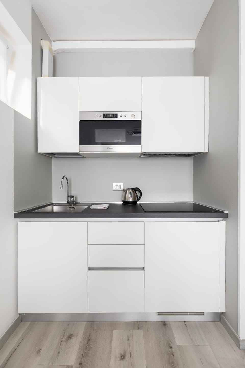 Kitchen or kitchenette, microwave, stove