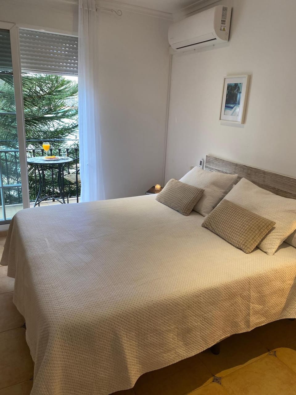 Balcony/Terrace, Photo of the whole room, Bedroom, air conditioner