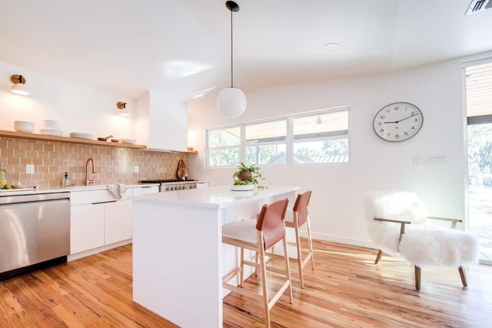 Kitchen or kitchenette, kitchen