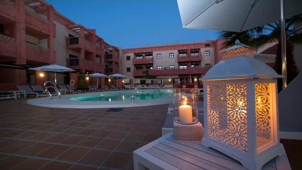 Patio, Solarium, Swimming pool
