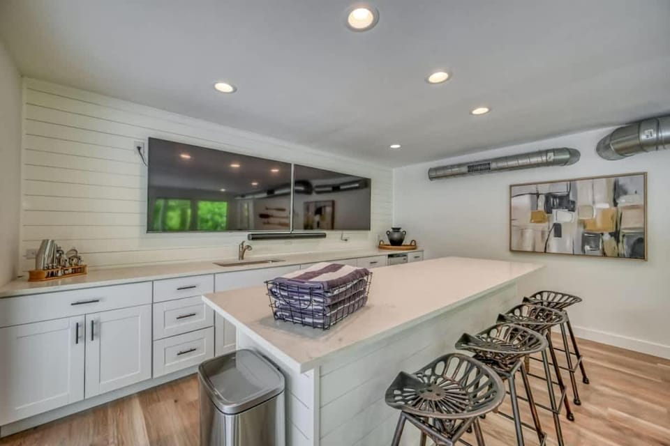 Kitchen or kitchenette, kitchen