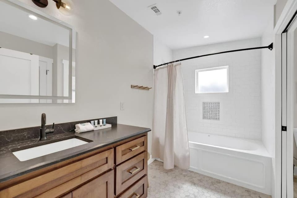 Bathroom, Bath