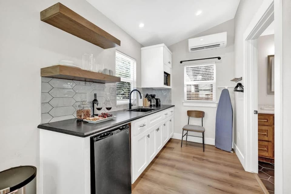 Kitchen or kitchenette, kitchen