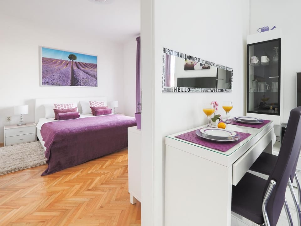 Photo of the whole room, Dining area, Bedroom