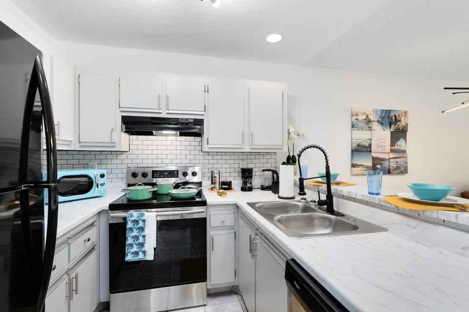 Kitchen or kitchenette, dishwasher, minibar, oven, pet friendly, stove, toaster