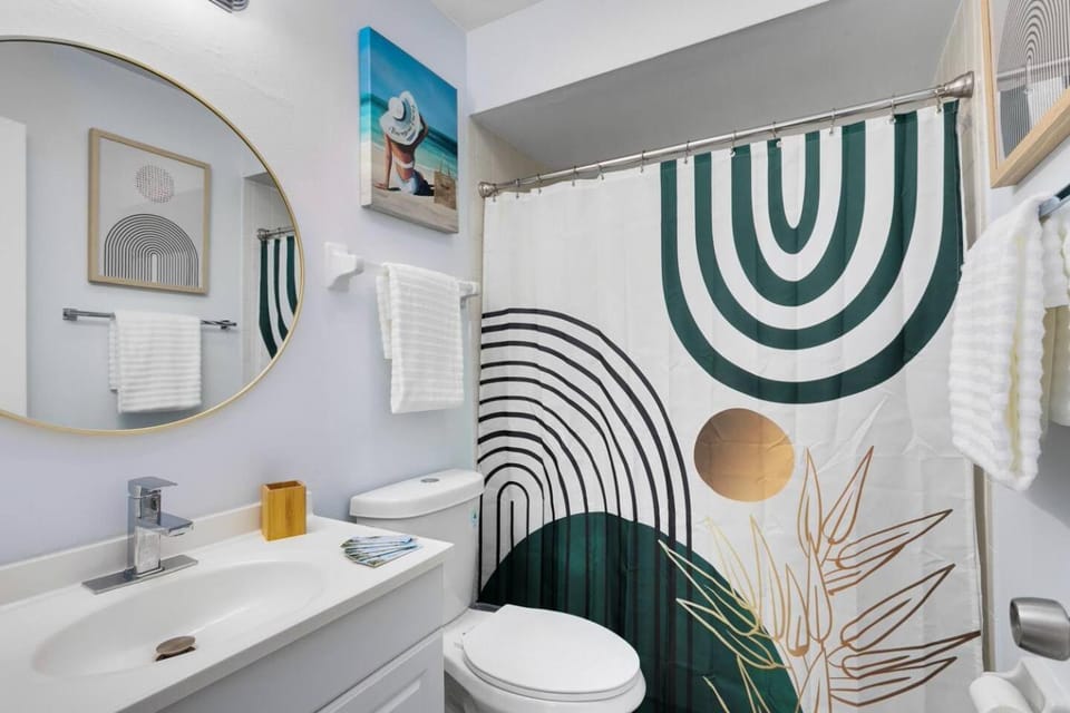 Shower, Toilet, Bathroom, towels
