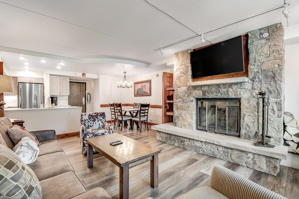 Mountain Plaza Base Camp Apartment in Copper Mountain