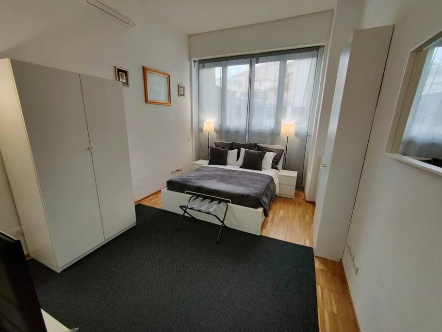 Photo of the whole room, wardrobe