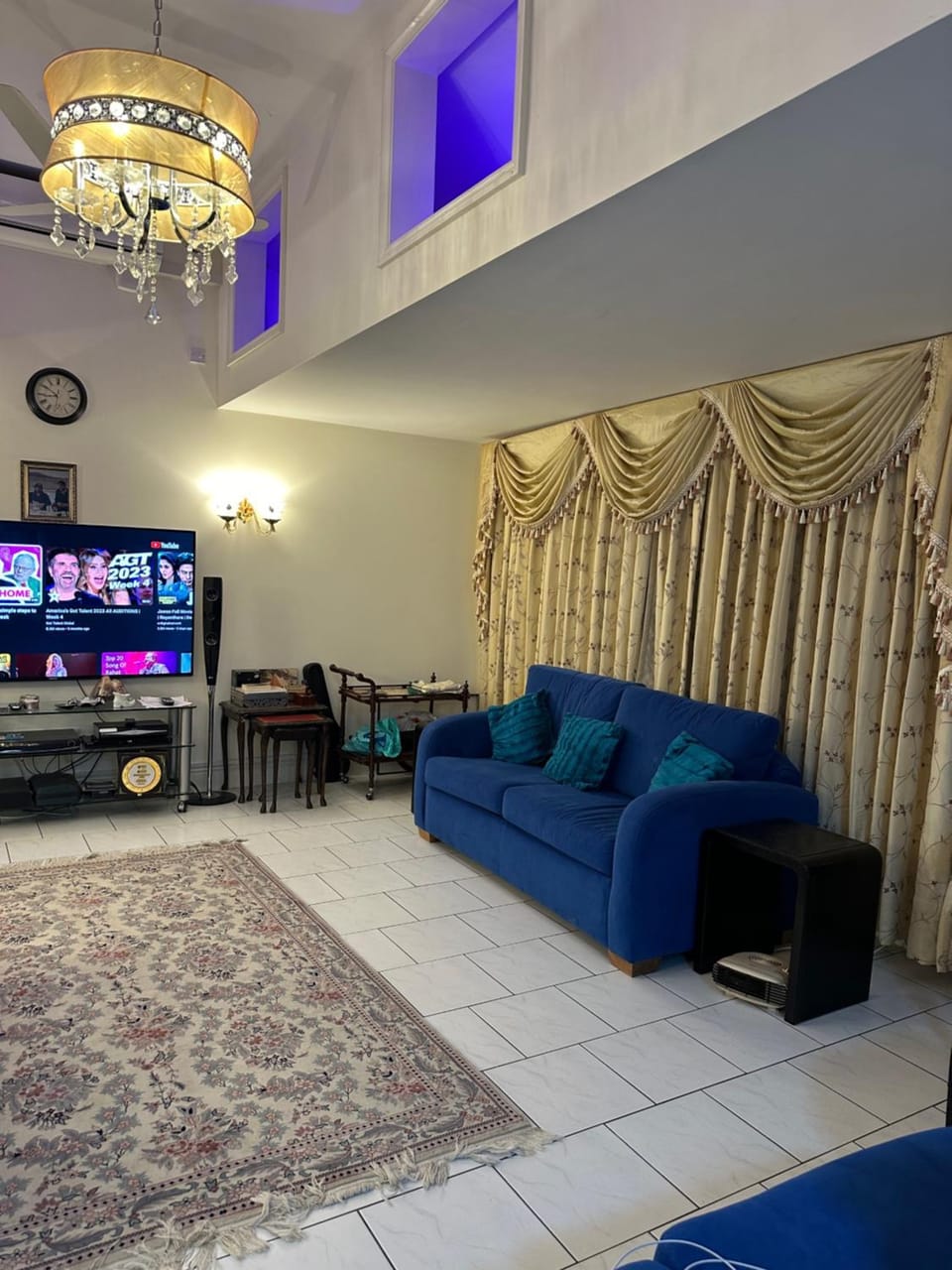 TV and multimedia, Seating area