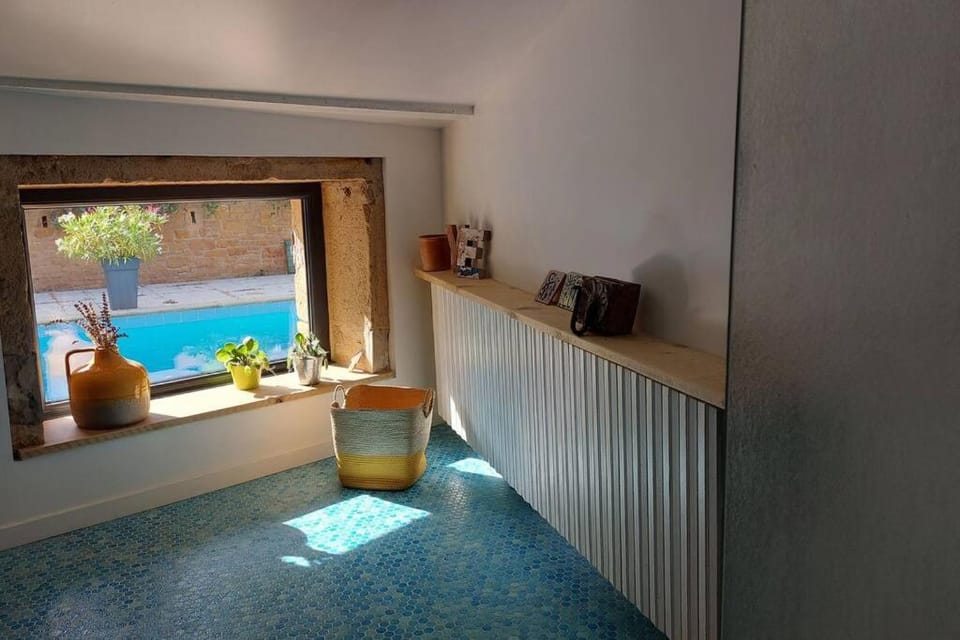 Chambre avec cuisine, vue et piscine privée au cœur du Beaujolais House in Auvergne-Rhône-Alpes