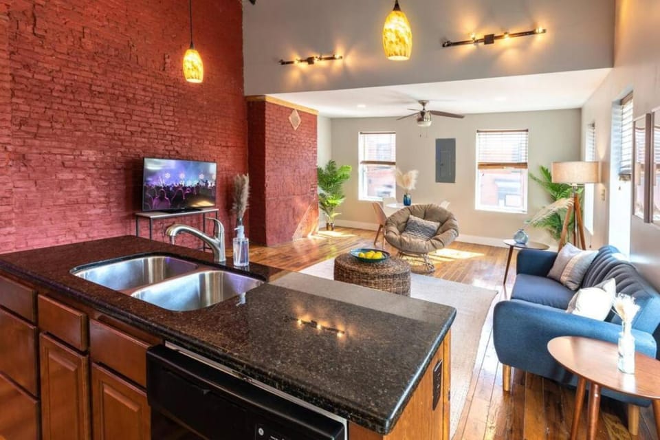 Broadway Suites - Stunning Downtown Condos Apartment in Over The Rhine