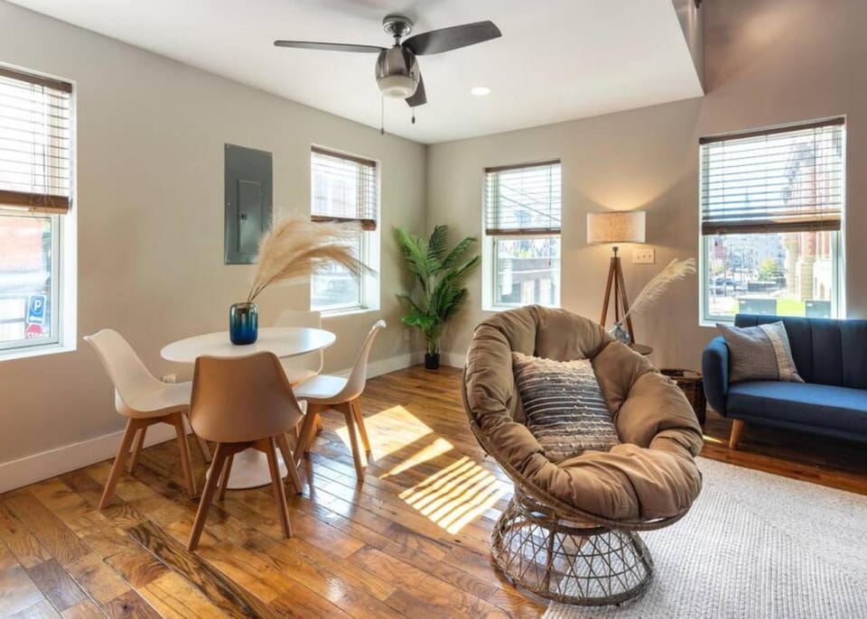 Broadway Suites - Stunning Downtown Condos Apartment in Over The Rhine