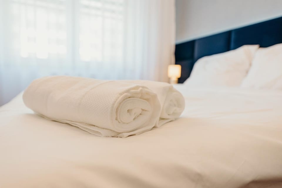 Bed, Photo of the whole room, Bedroom, towels