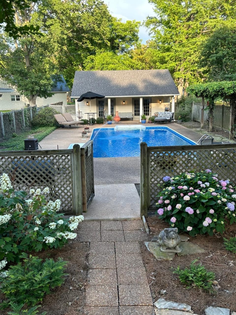 Patio, Garden view, Pool view, Swimming pool, sunbed