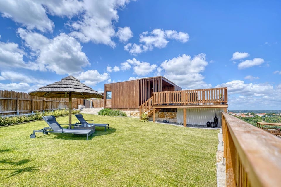 Property building, Natural landscape, Garden, Garden view, sunbed