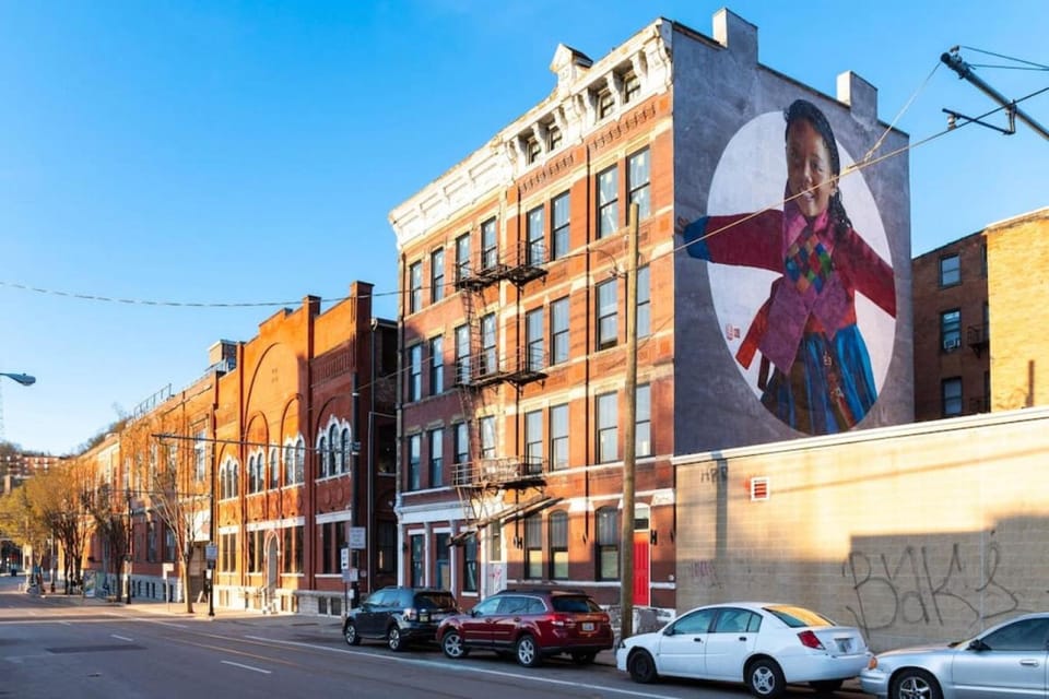 Entire Historic Building Sleeps 30 Apartment in Over The Rhine