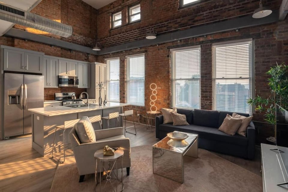 BUBBLES FANTASY SUITE Explore OTR and Rhinegeist Apartment in Over The Rhine