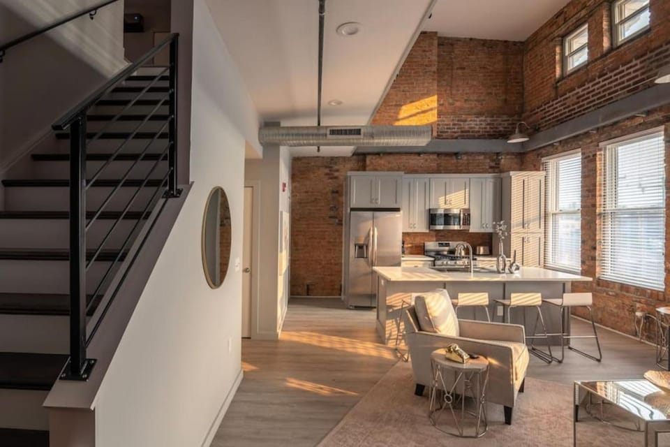 BUBBLES FANTASY SUITE Explore OTR and Rhinegeist Apartment in Over The Rhine