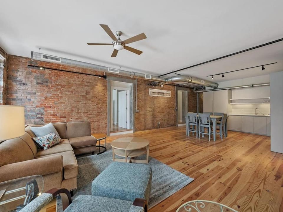 Findlay Suites - Perfect Location Over the Rhine House in Over The Rhine