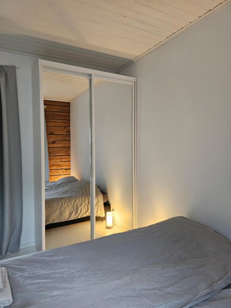 Rauhallinen asunto maalla, navetan päädyssä. Apartment in Finland