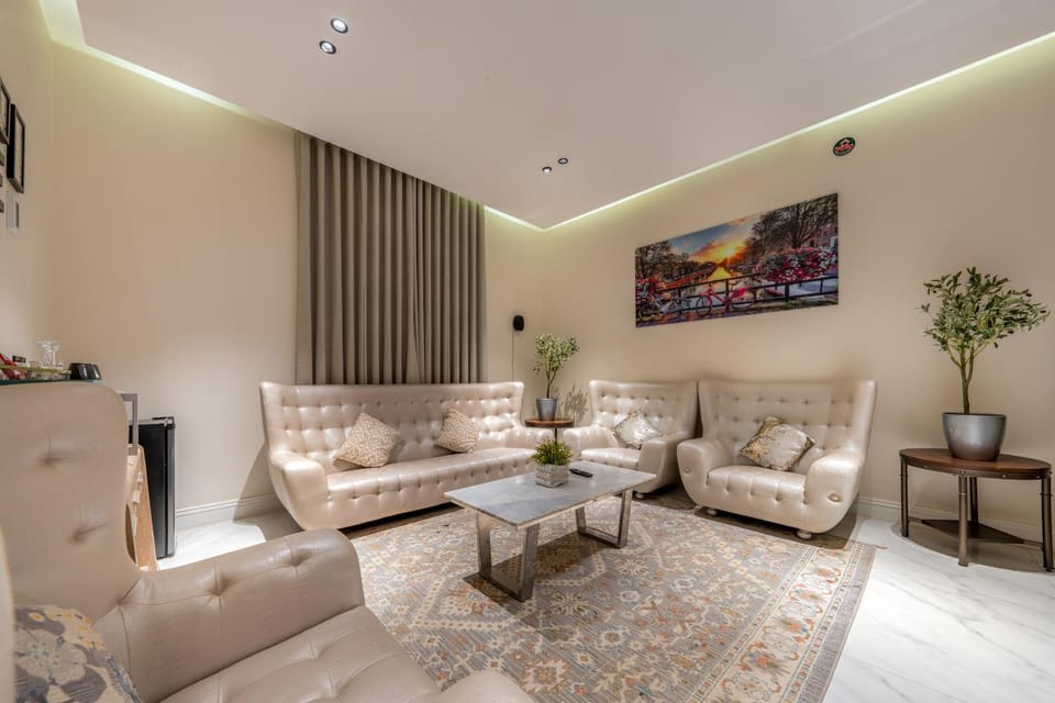 شقة فاخرة غرفة وصالة بالعارض دخول ذاتي ٤ Apartment in Riyadh
