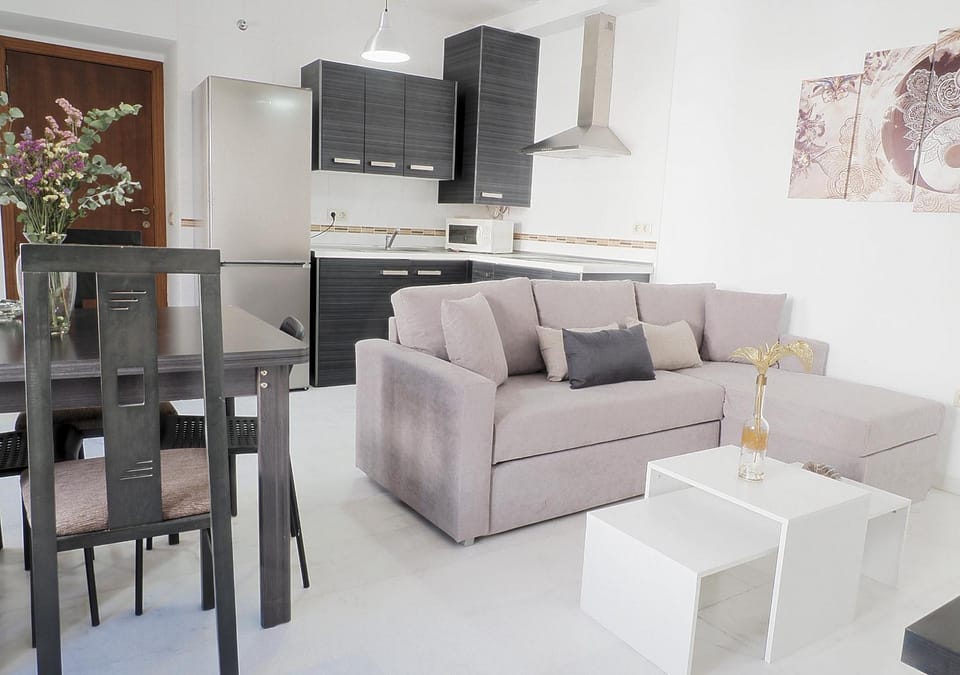 Kitchen or kitchenette, Living room, minibar