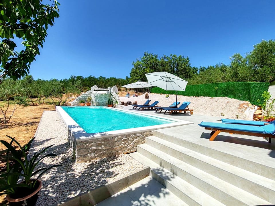 Balcony/Terrace, Swimming pool