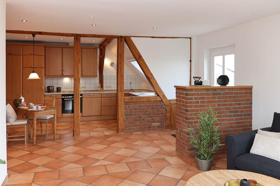 Kitchen or kitchenette, Living room, Seating area, Dining area