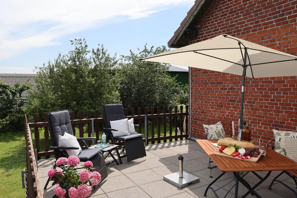 BBQ facilities, View (from property/room), Balcony/Terrace, Seating area, Garden view