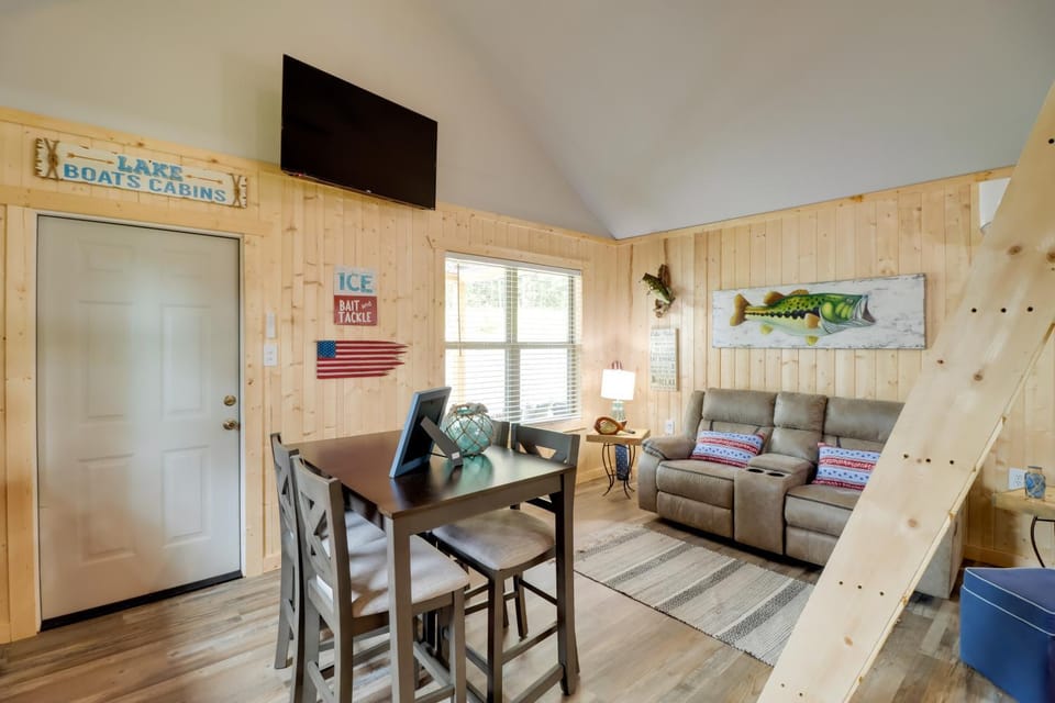 Beautiful Studio Cabin Near Greers Ferry Lake! Cabin in Greers Ferry Lake