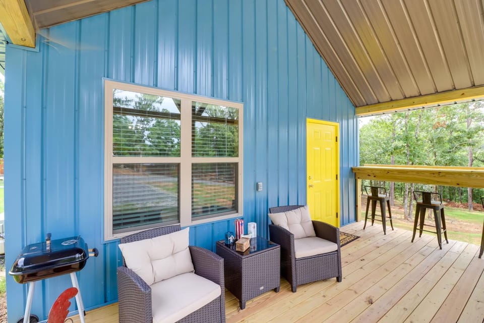 Cozy Studio Cabin ~ 1 Mi to Greers Ferry Lake! Cabin in Greers Ferry Lake