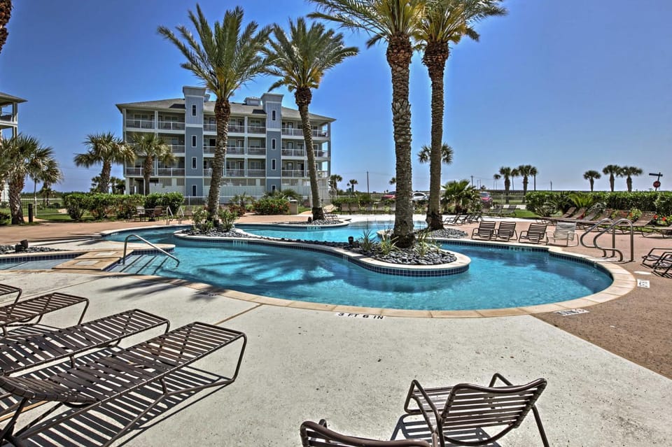 'Seas The Day:' Home w/ Pool Access in Galveston House in Galveston Island