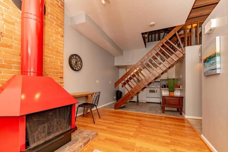 Mt Adams 1BR Great Location Steps from Monastery Apartment in Cincinnati