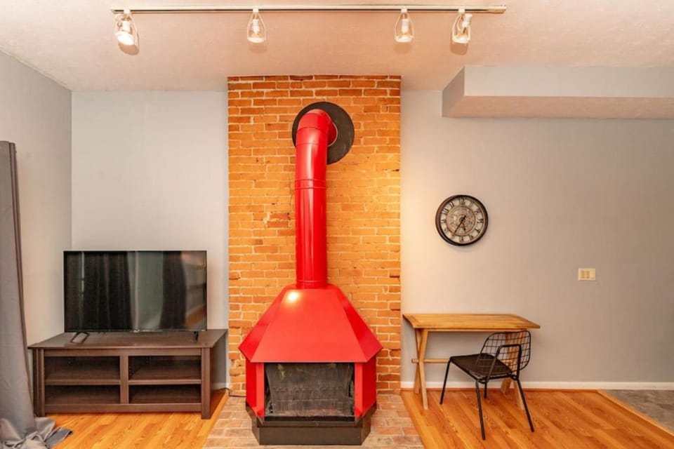 Mt Adams 1BR Great Location Steps from Monastery Apartment in Cincinnati