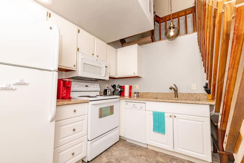 Mt Adams 1BR Great Location Steps from Monastery Apartment in Cincinnati