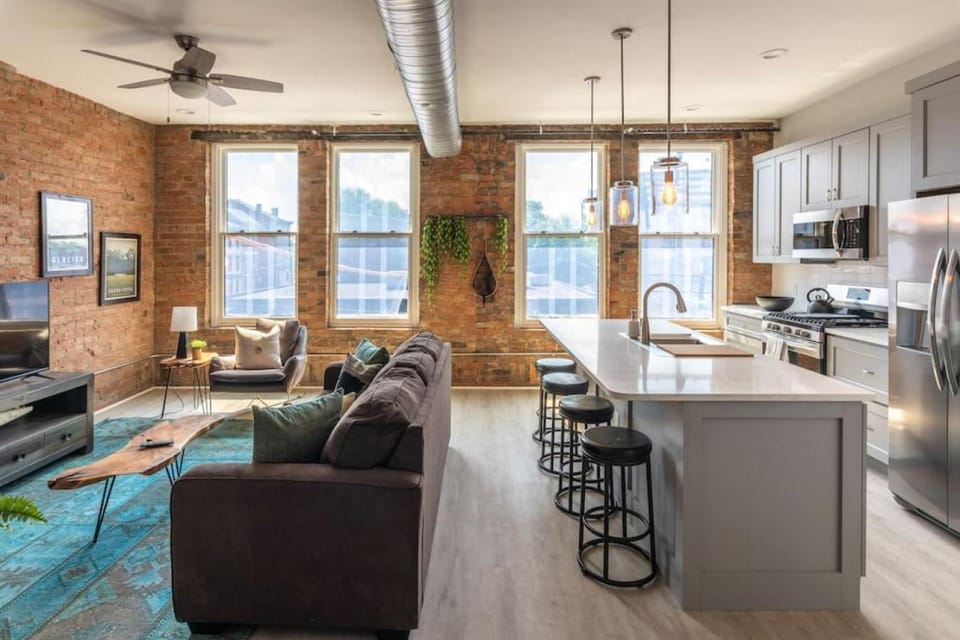 TRUTH Old world charm meets New world love Apartment in Over The Rhine