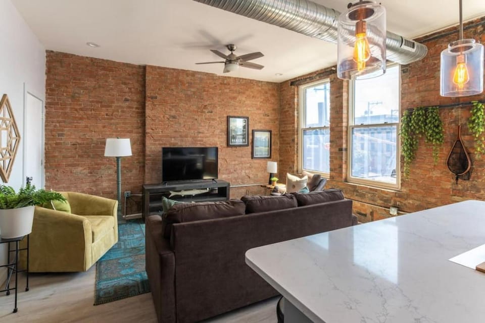 TRUTH Old world charm meets New world love Apartment in Over The Rhine