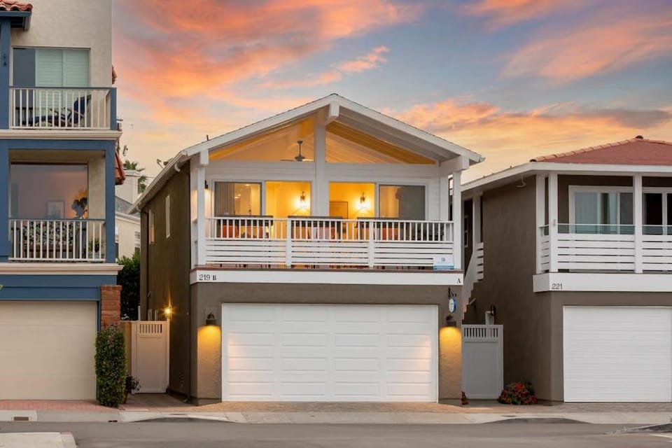 Bayfront Beauty House in Balboa Peninsula