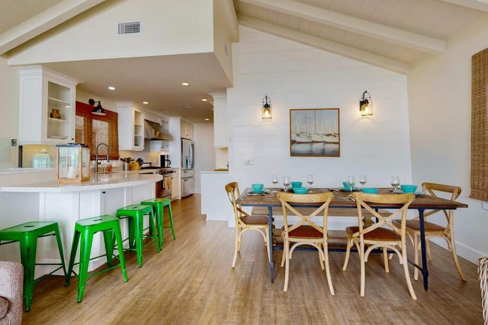 Bayfront Beauty House in Balboa Peninsula