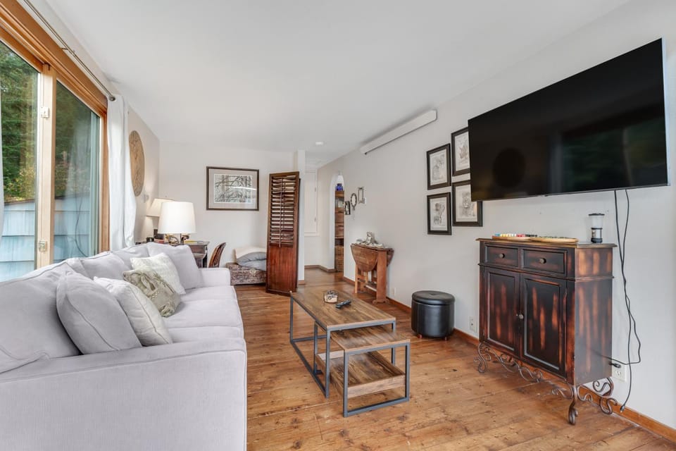 Seabeck House & Cottage on Hood Canal House in Hood Canal