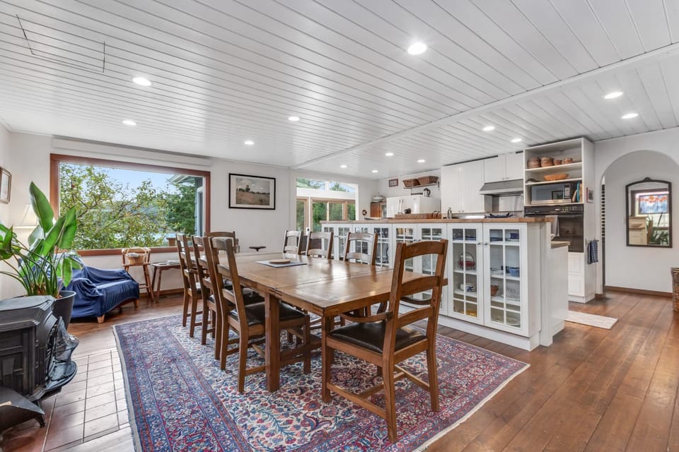 Seabeck House & Cottage on Hood Canal House in Hood Canal