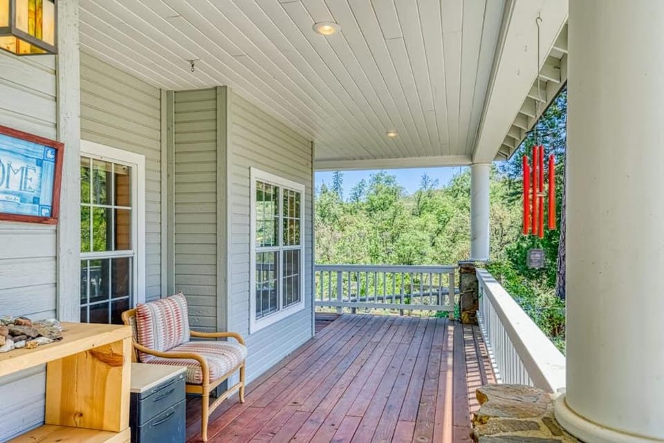11 Acre Mountain Spirit Retreat House in Sierra Nevada