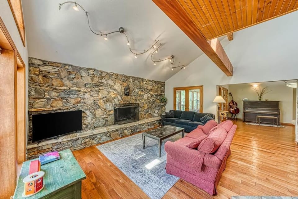 11 Acre Mountain Spirit Retreat House in Sierra Nevada