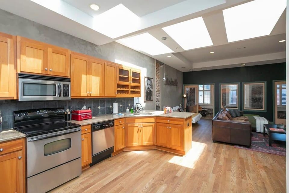 Broadway Penthouse Above Live Music & Bars House in East Nashville