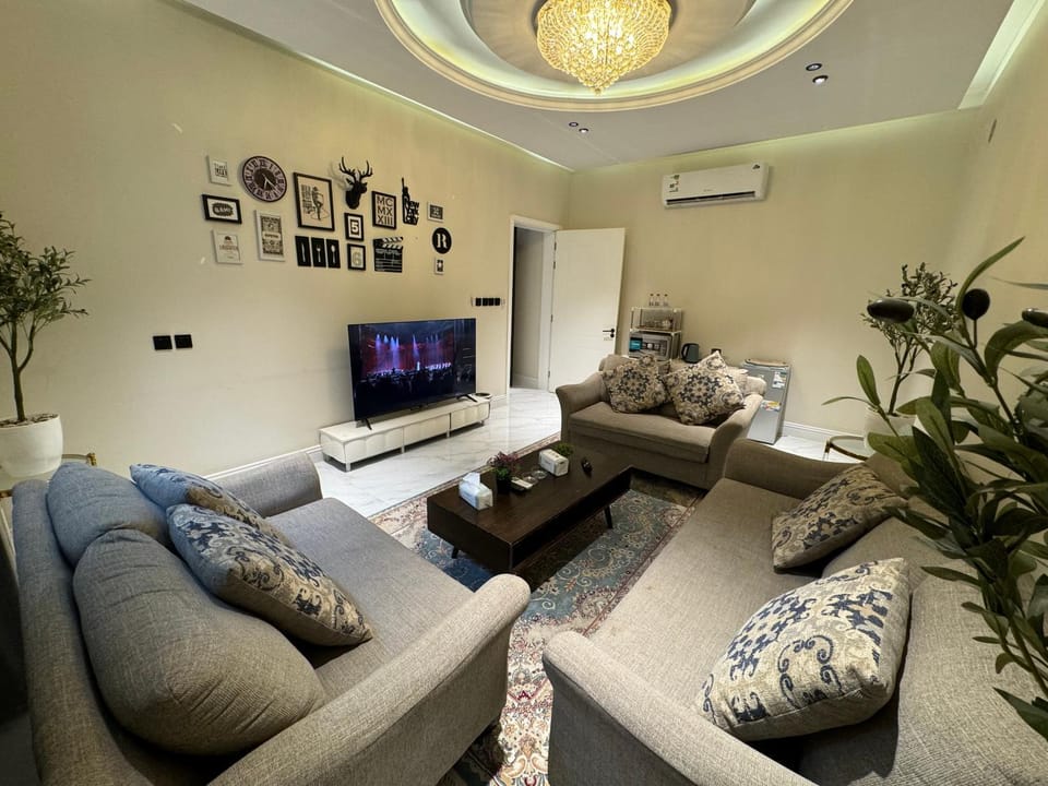 شقة فاخرة غرفة وصالة بالعارض دخول ذاتي ١٠ Apartment in Riyadh