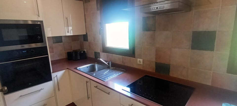 Kitchen or kitchenette, minibar, pet friendly, stove