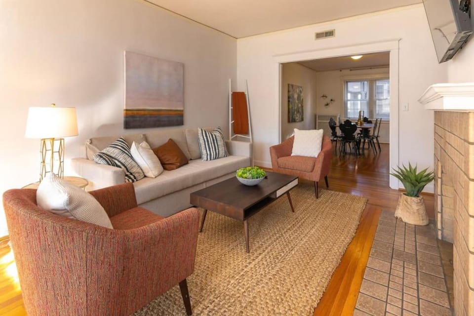 Hyde Park Comfort with Office Near Everything Apartment in Cincinnati